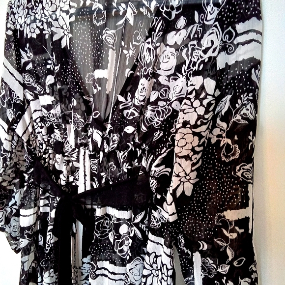 Milano Floral Peplum Blouse with Faux Belt - Picture 11 of 12